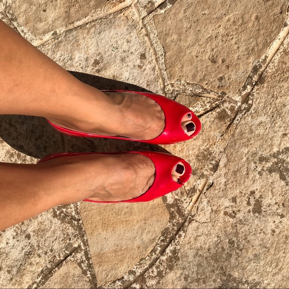 Red peep toe shoes hills! 👠 - Picture 2 of 8